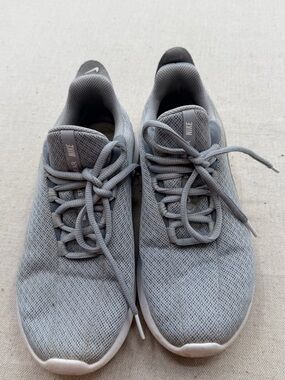 Nike Viale Light Grey Mesh Athletic Sneakers